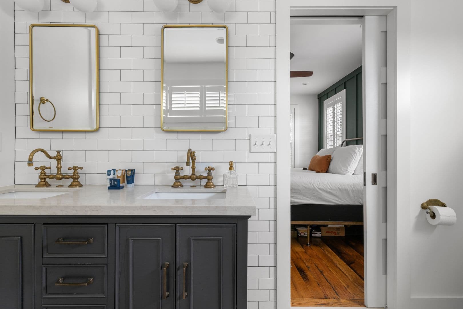 Charleston House: 2 1/2 Larnes Street