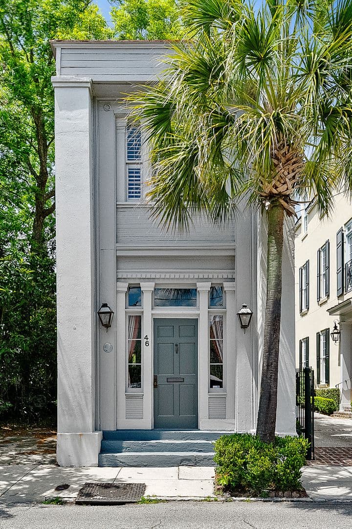 Charleston House: 46 Wentworth Street