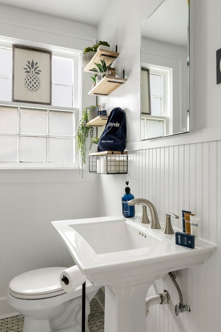 Charleston House: 20 Dunnemann Avenue