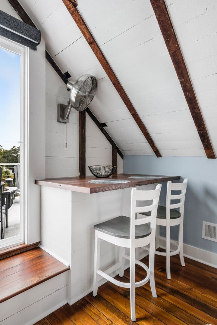 Charleston House: 135 Broad Street