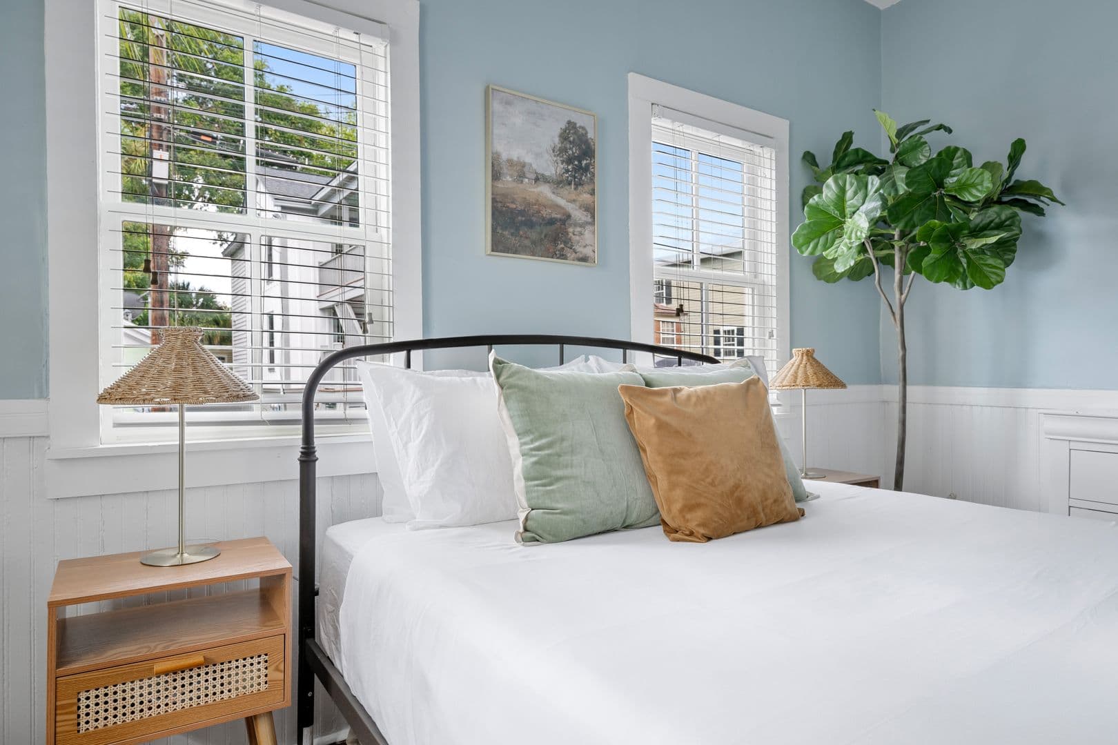 Charleston House: 2 1/2 Larnes Street