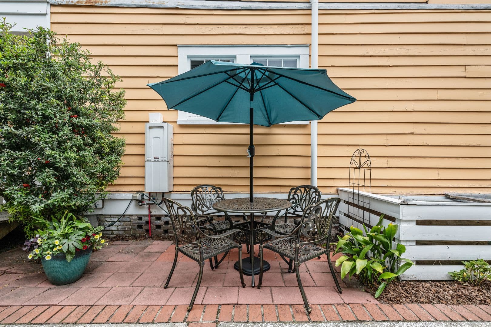 Charleston House: 234 Rutledge Avenue