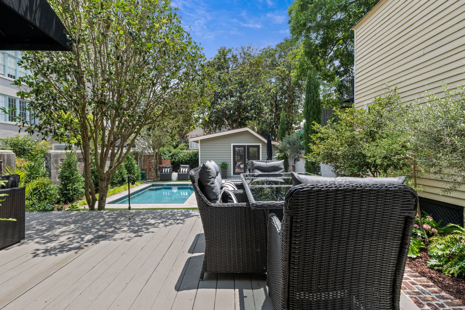 Charleston House: 123 Queen Street