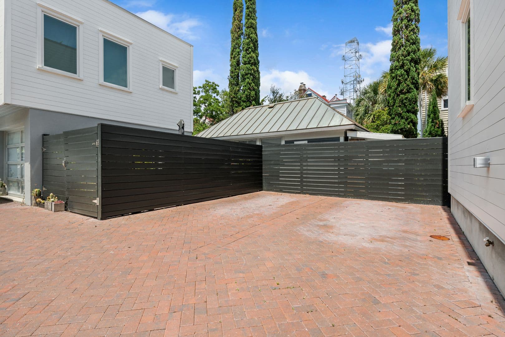 Charleston House: 21 Charlotte Street
