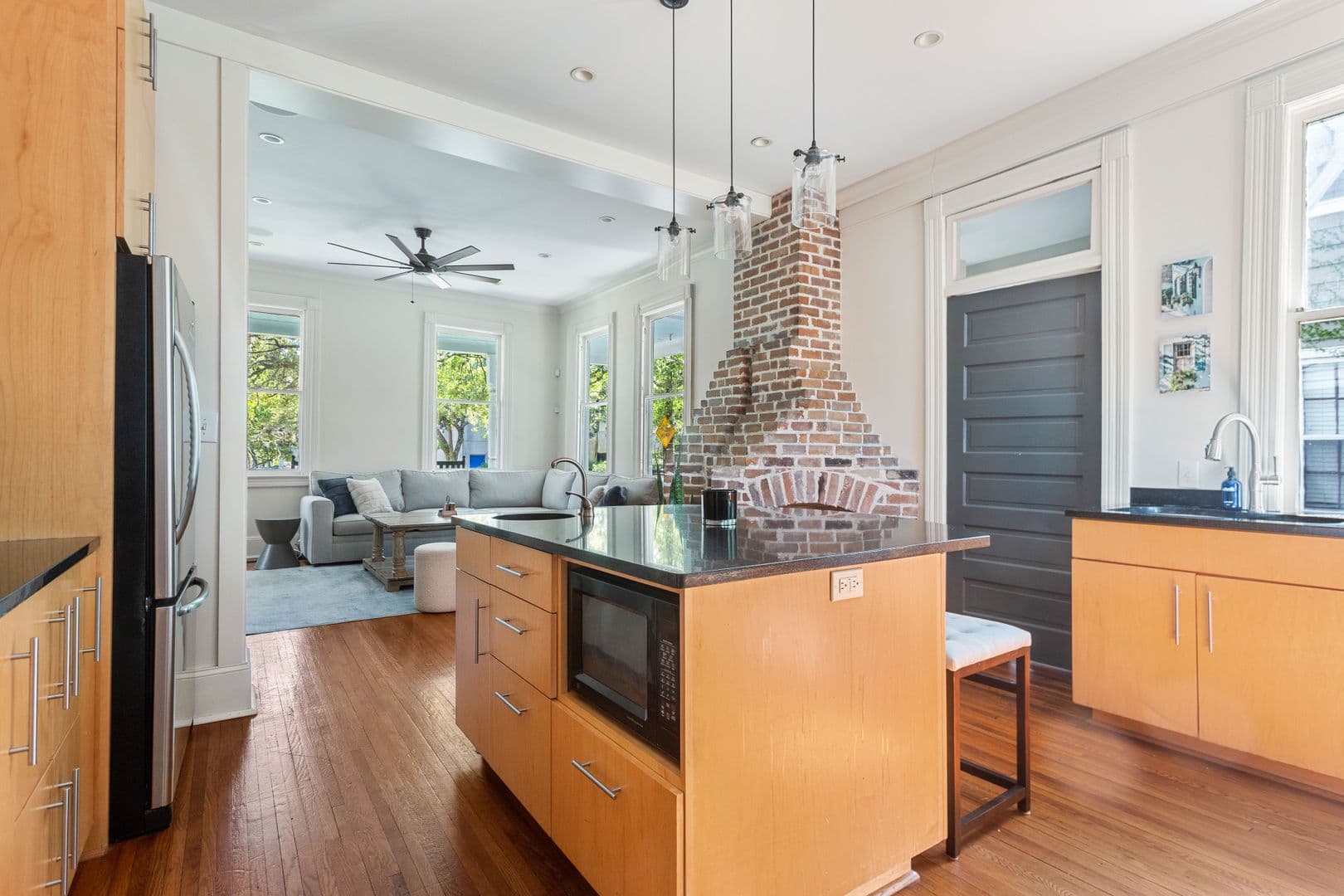 Charleston House: 80 Vanderhorst Street