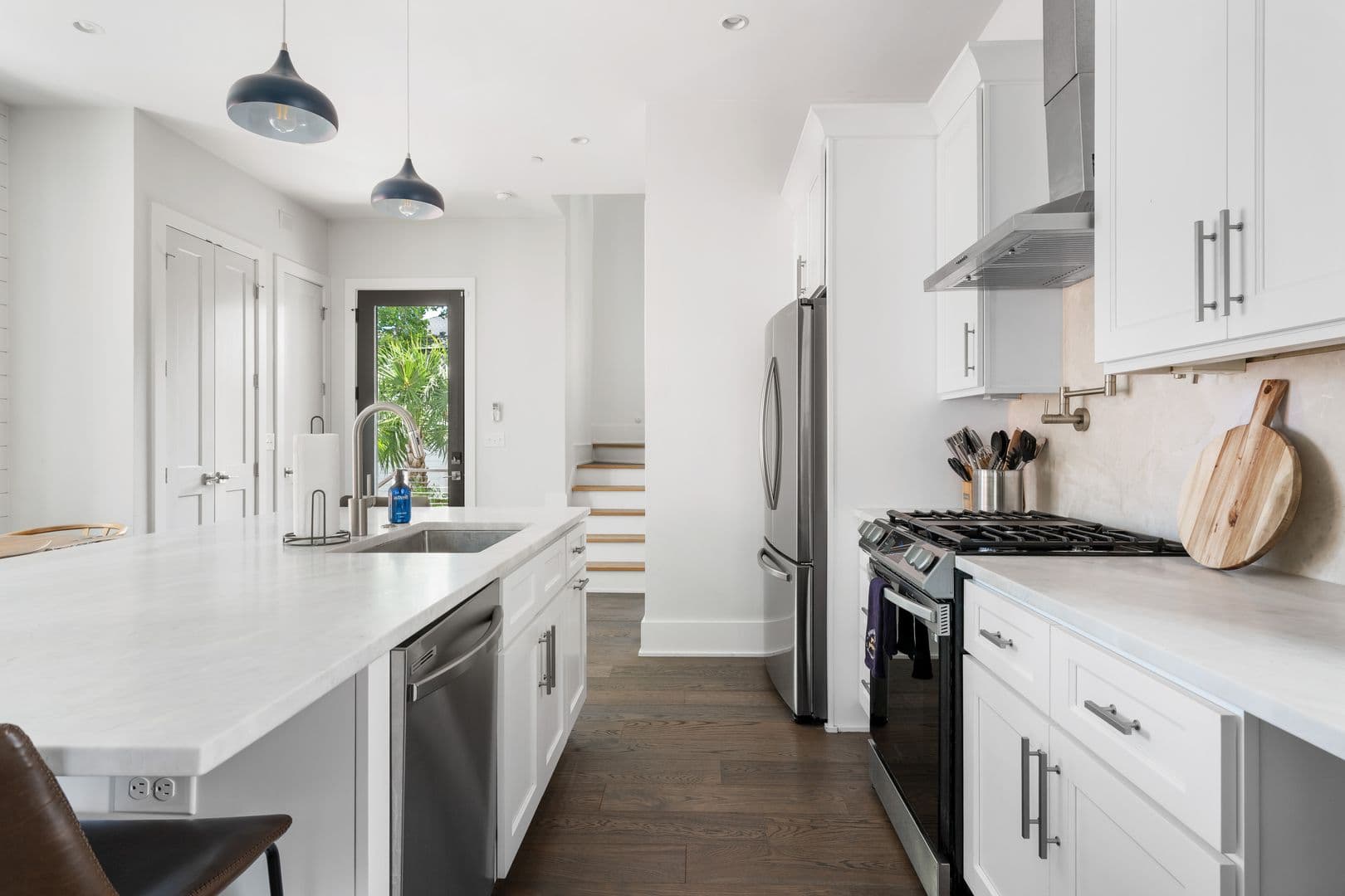 Charleston House: 7 Carrere Court