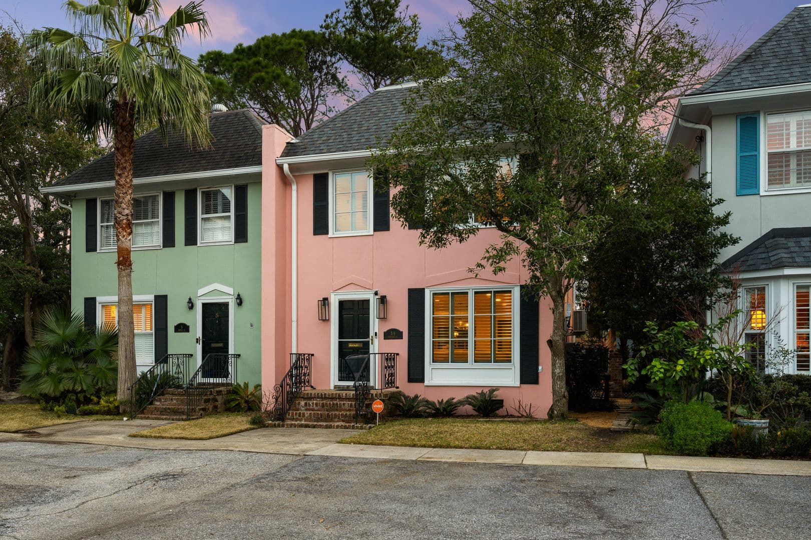 Charleston House: 5 1/2 Bennett Street