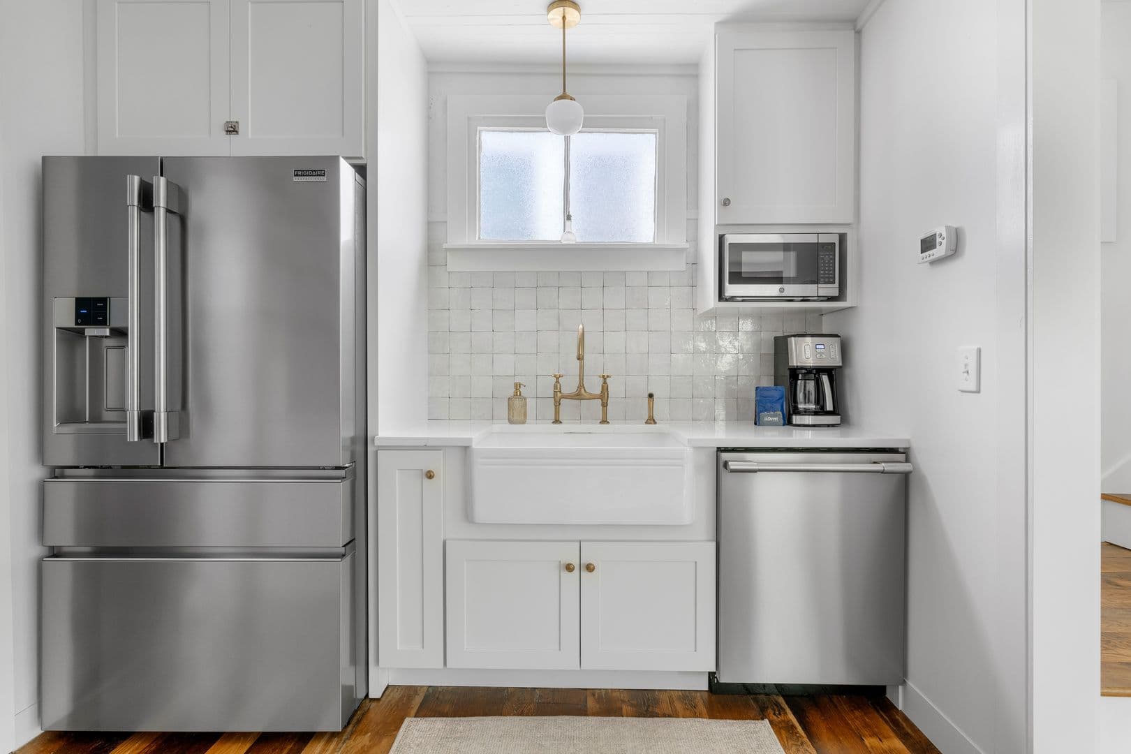 Charleston House: 2 1/2 Larnes Street