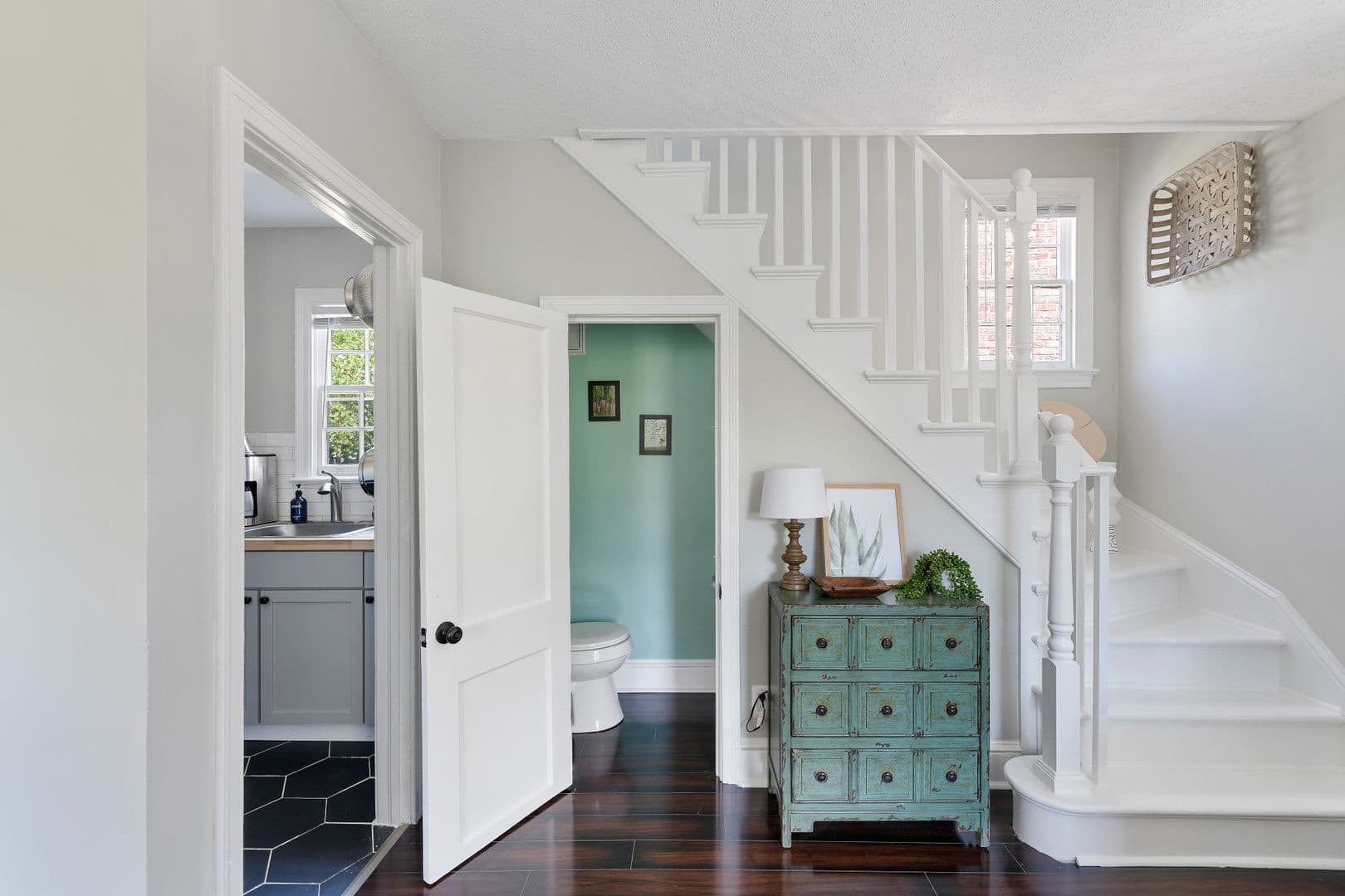 Charleston House: 49 Radcliffe Street