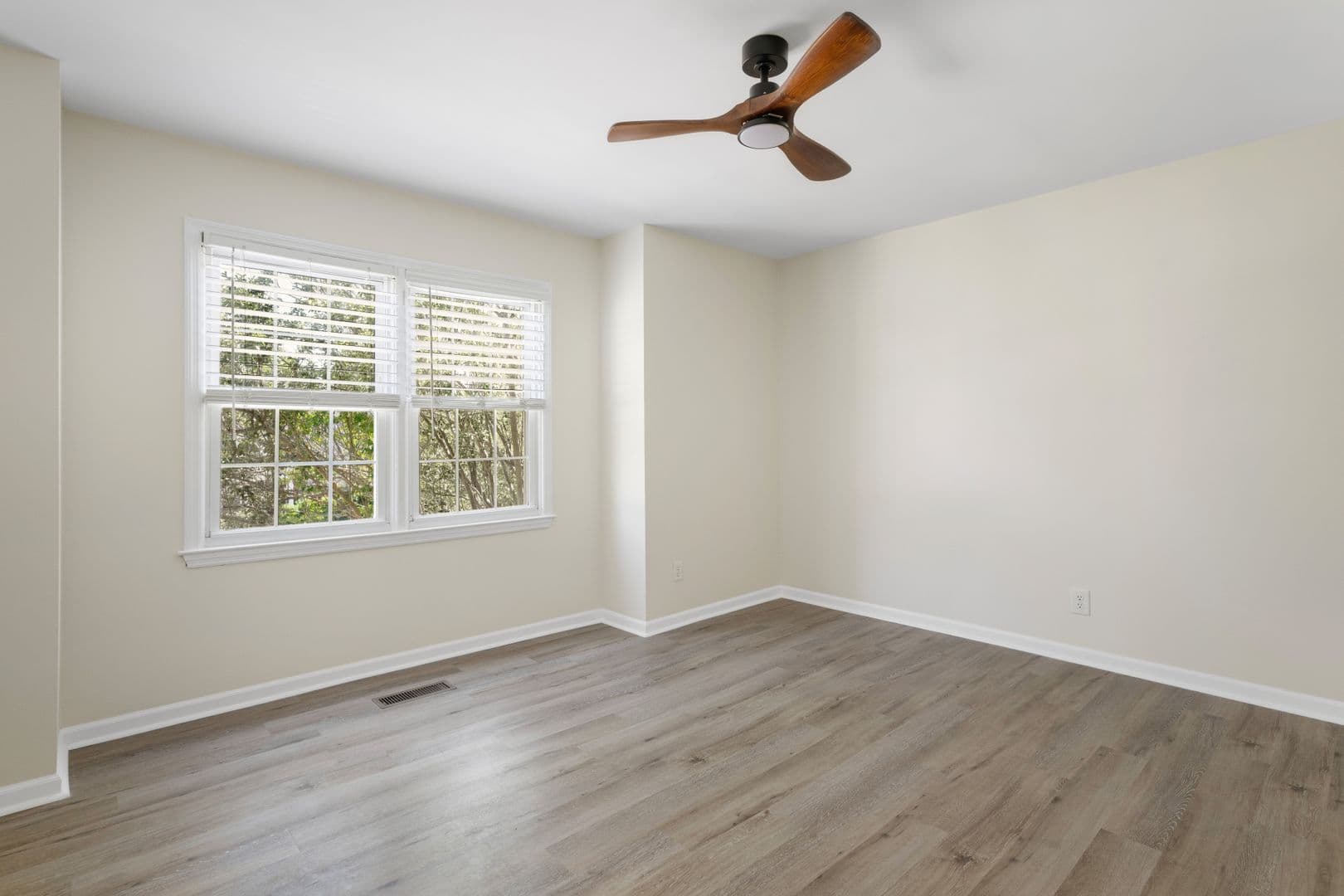 Mount Pleasant House: 664 Swinton Court