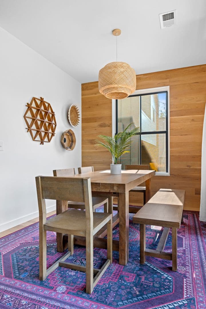 Mount Pleasant House: 208 Linnea Lane