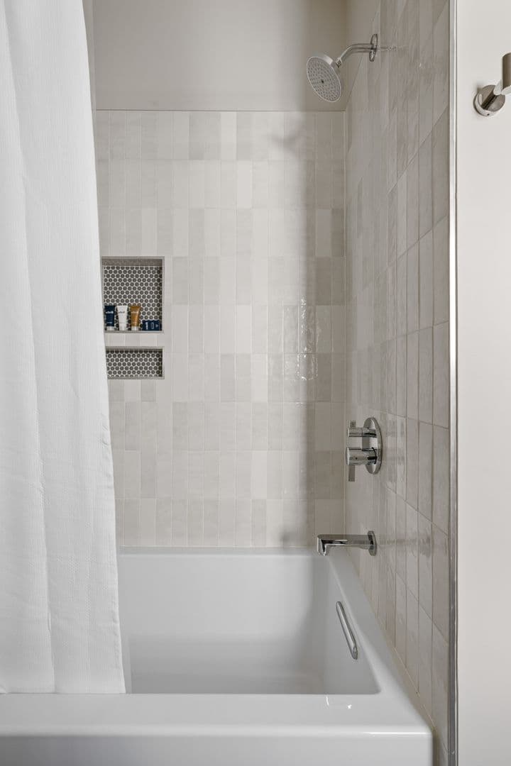 Mount Pleasant House: 208 Linnea Lane