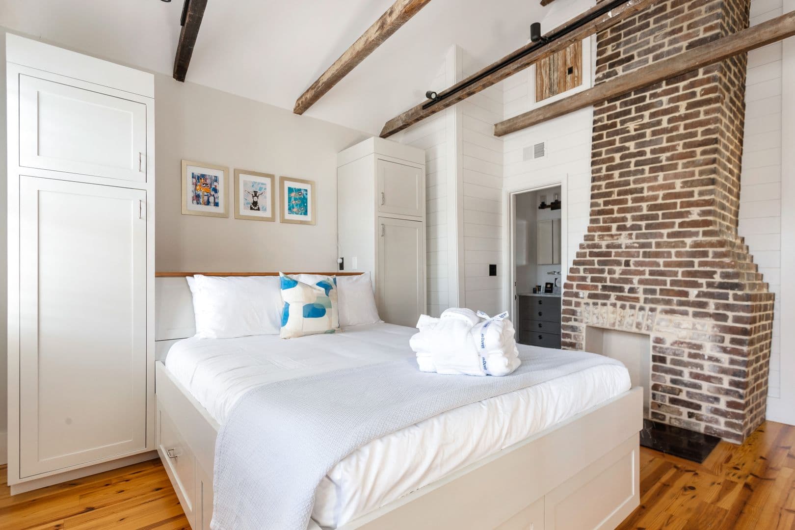 Charleston House: 10 Sires street