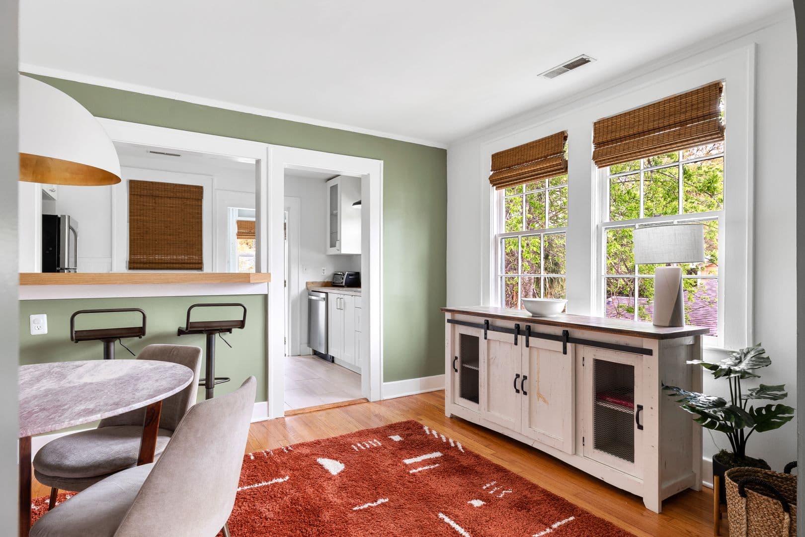 Charleston House: 20 Dunnemann Avenue