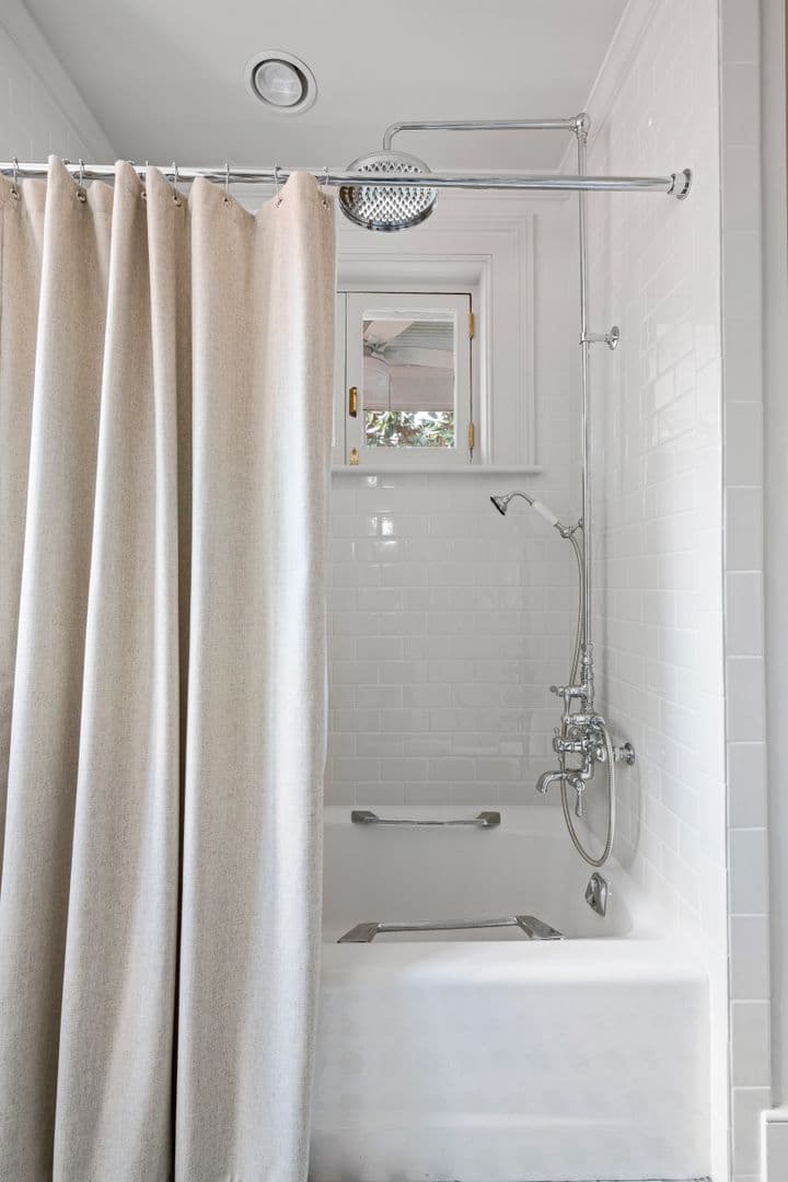 Charleston House: 9 Lamboll Street