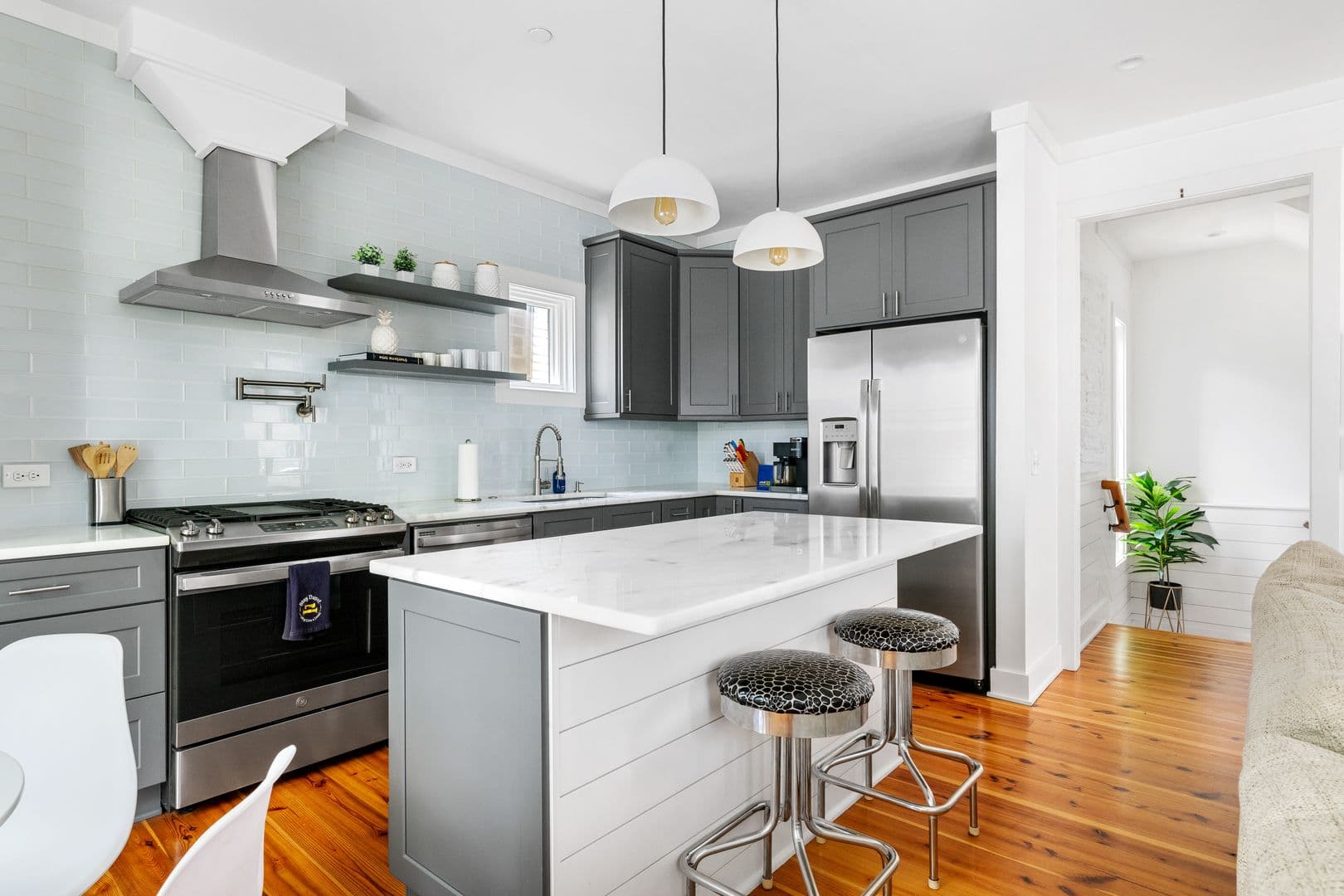 Charleston House: 3 Carrere Court