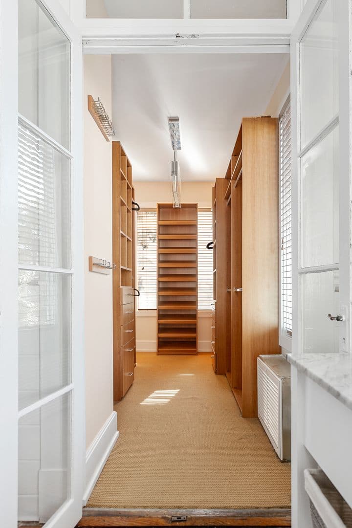 Charleston House: 5 Colonial Street