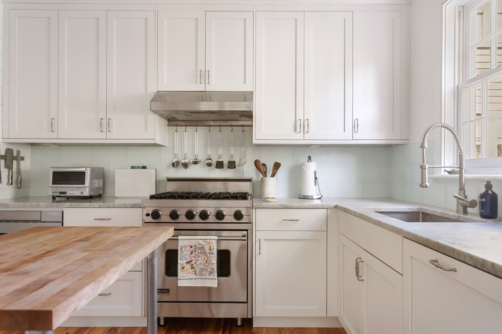 Charleston House: 10 Sires street