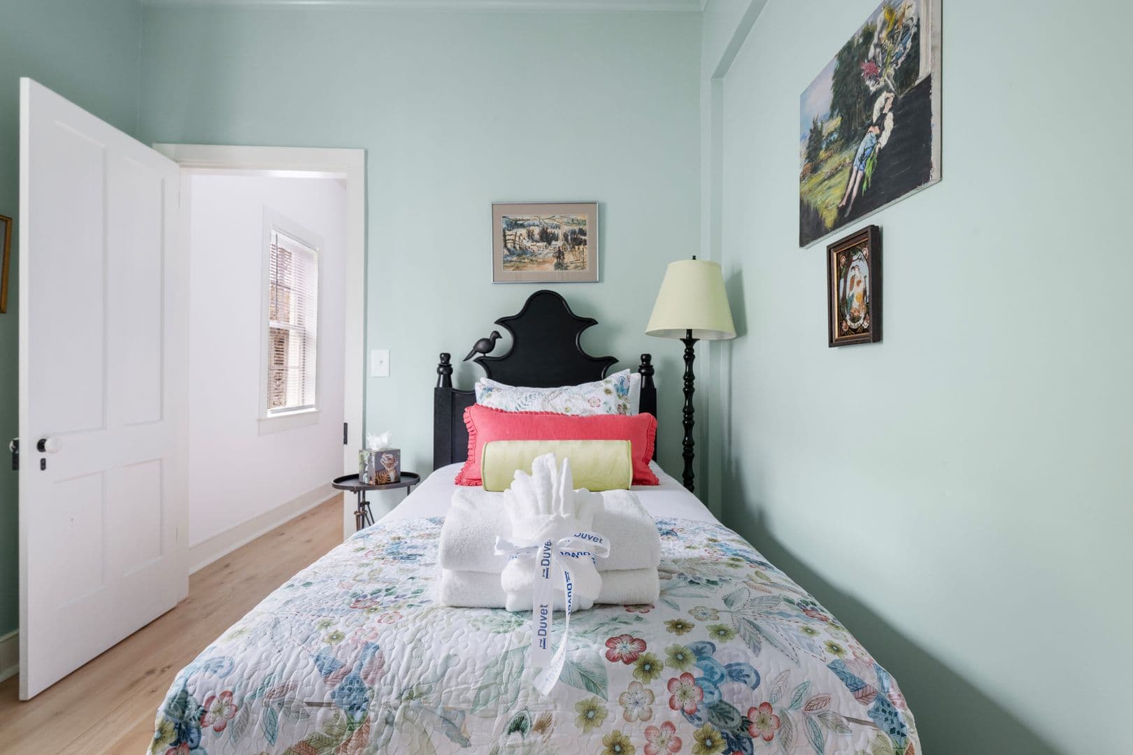 Charleston House: 21 Savage Street