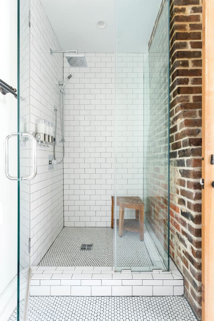 Charleston House: 10 Sires street