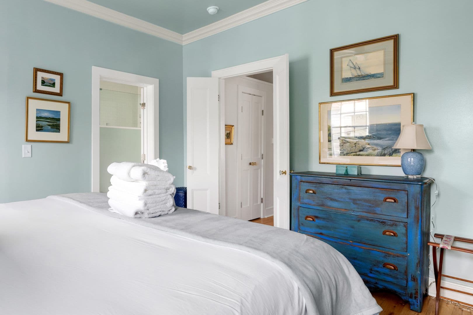 Charleston House: 21 Savage Street
