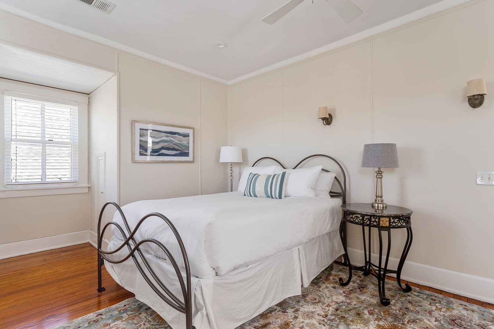Charleston House: 5 Colonial Street