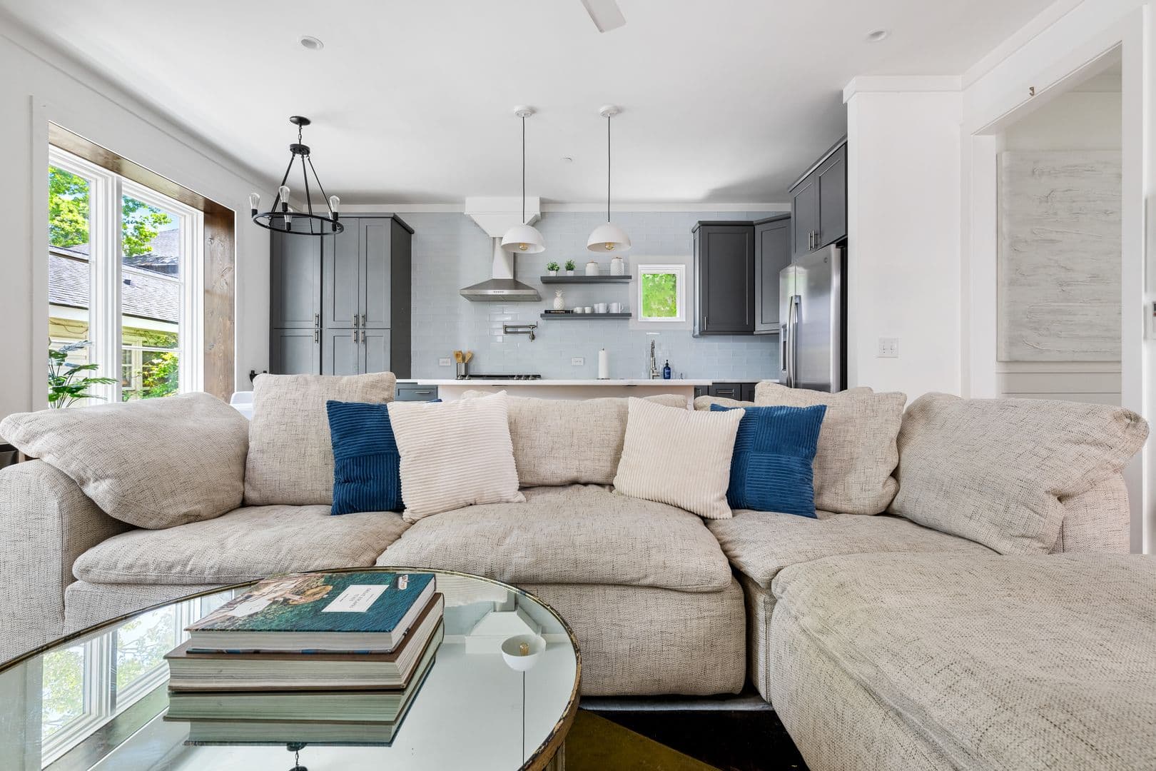 Charleston House: 3 Carrere Court