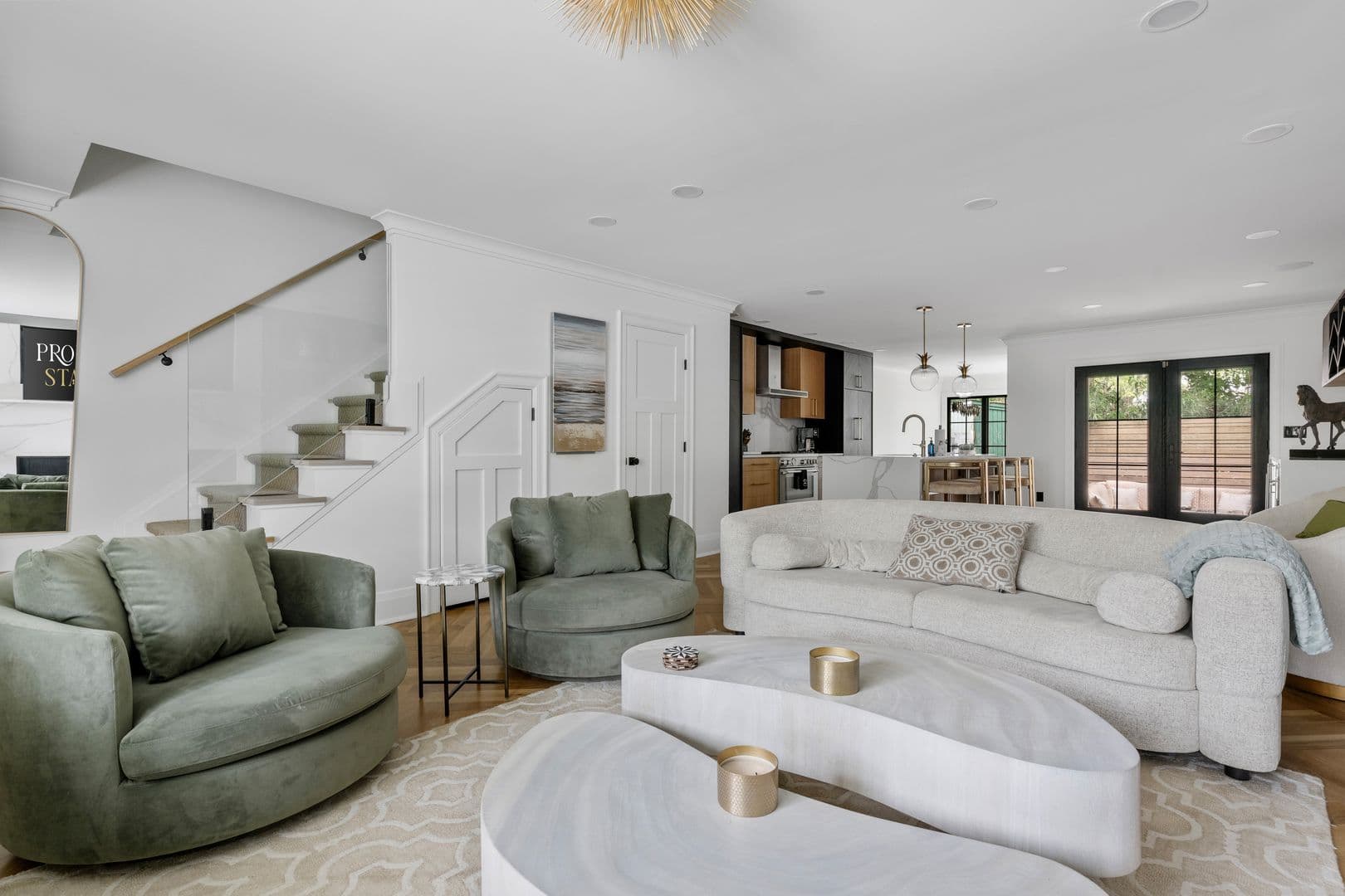 Charleston House: 5 1/2 Bennett Street