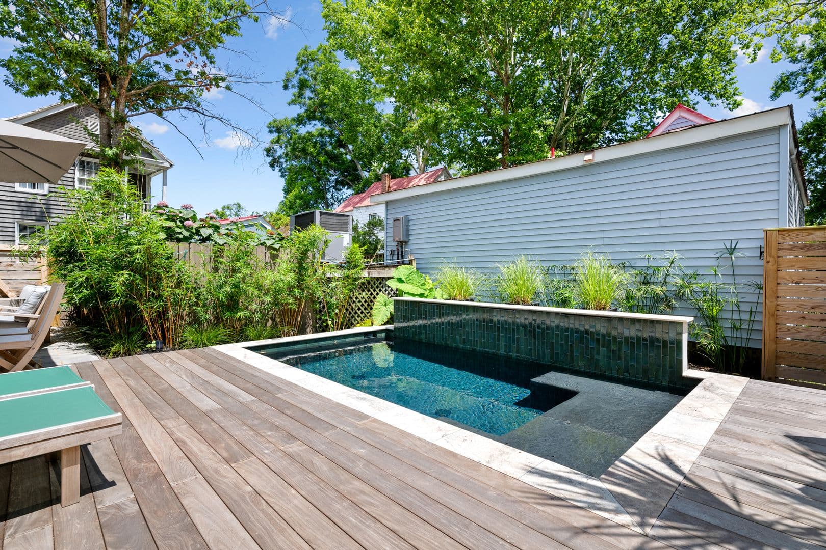Charleston House: 7 Carrere Court