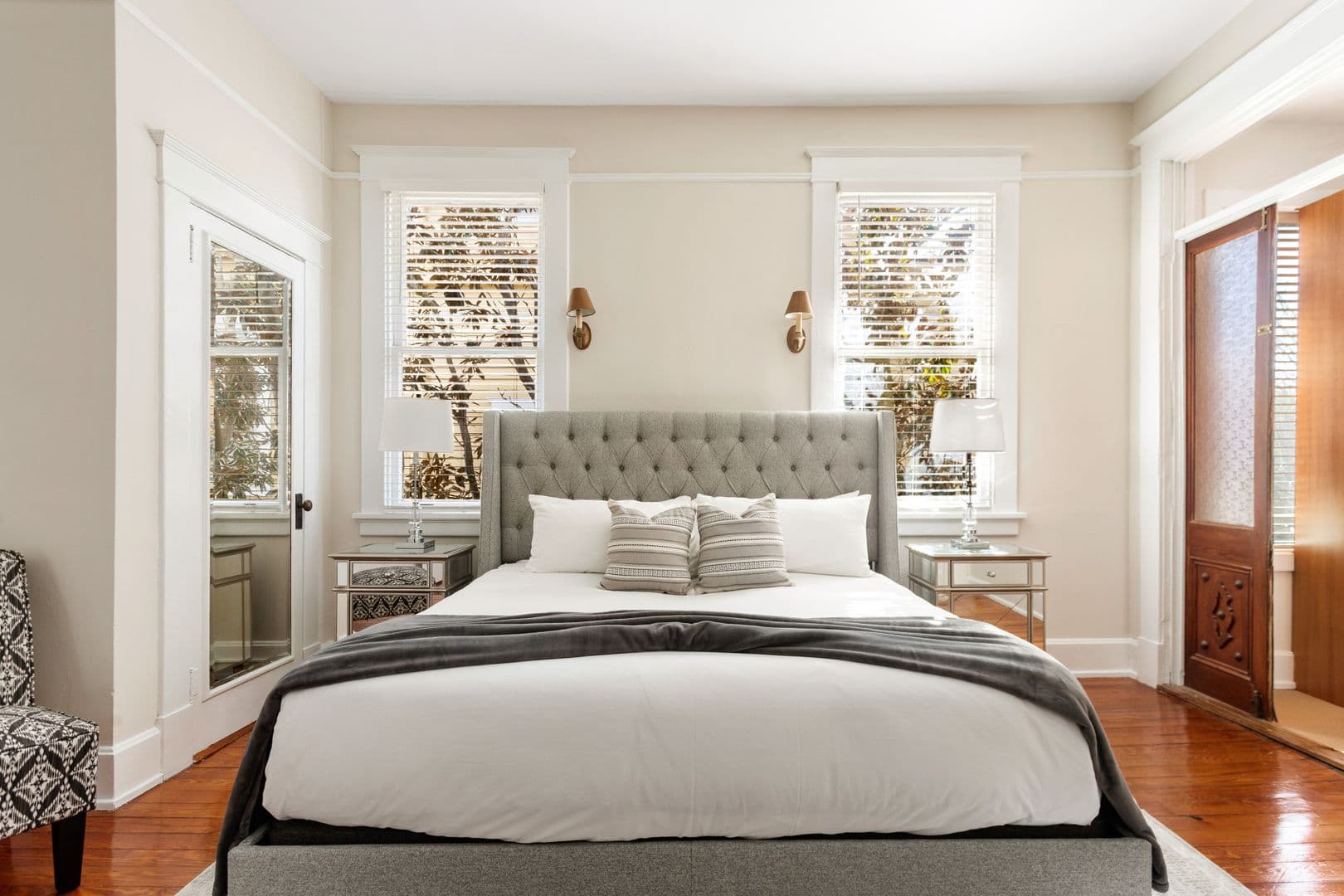 Charleston House: 5 Colonial Street