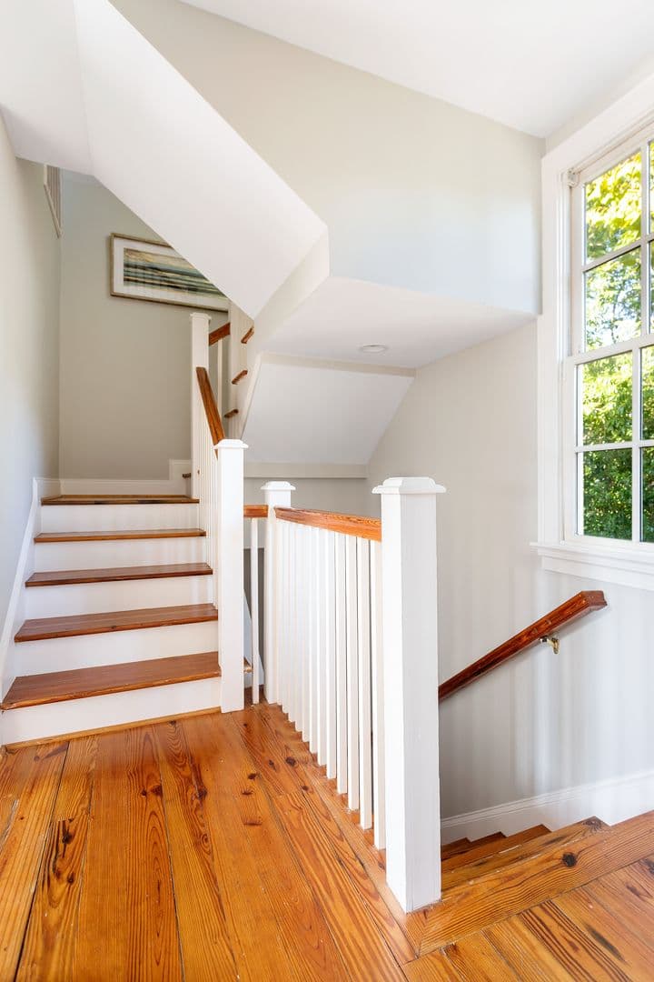 Charleston House: 9 Bogard Street