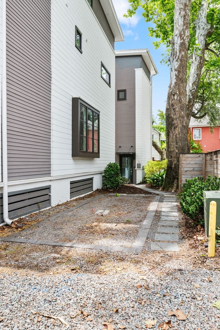 Charleston House: 3 Carrere Court