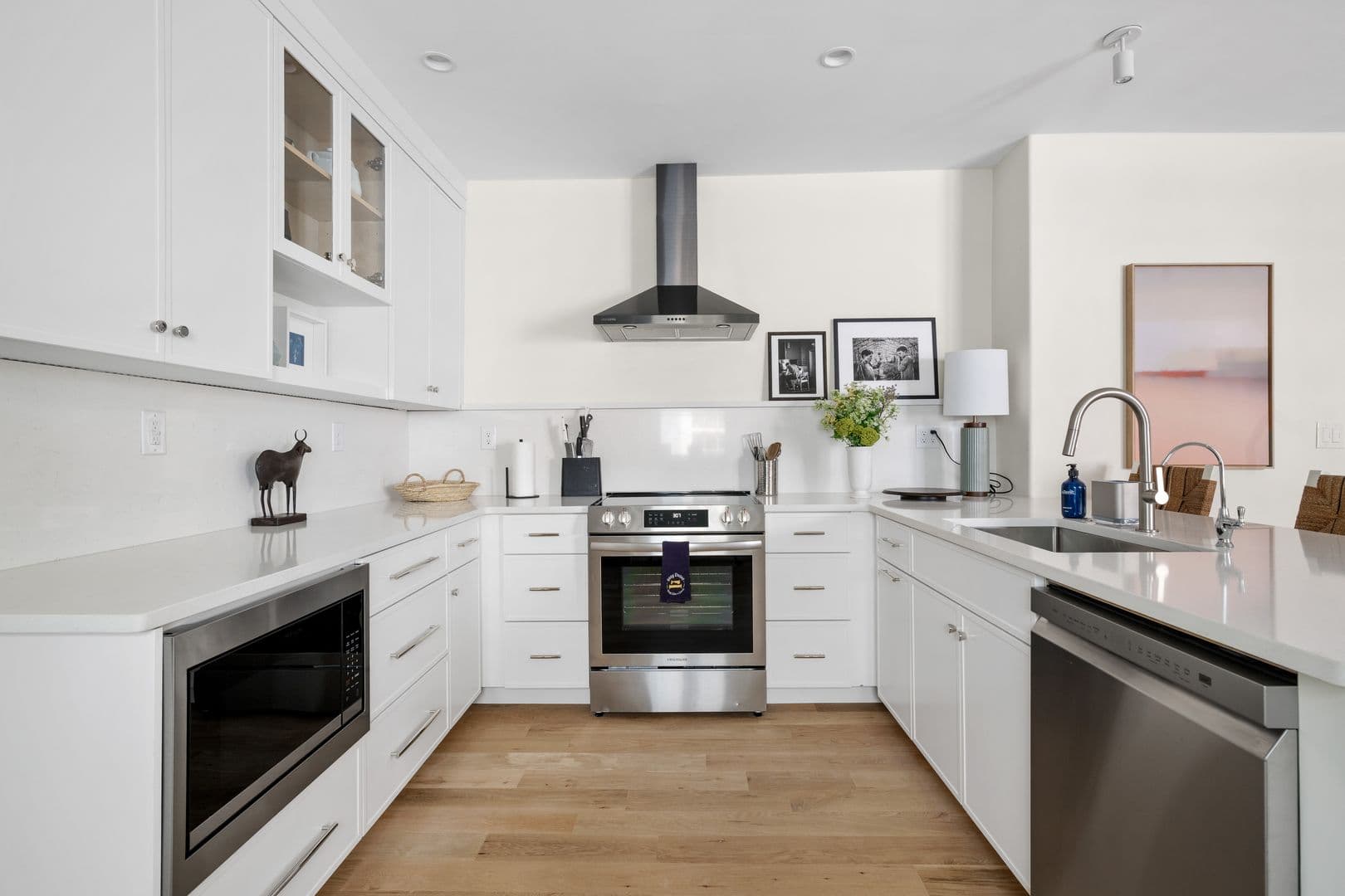 Charleston House: 191 W. Poplar Street
