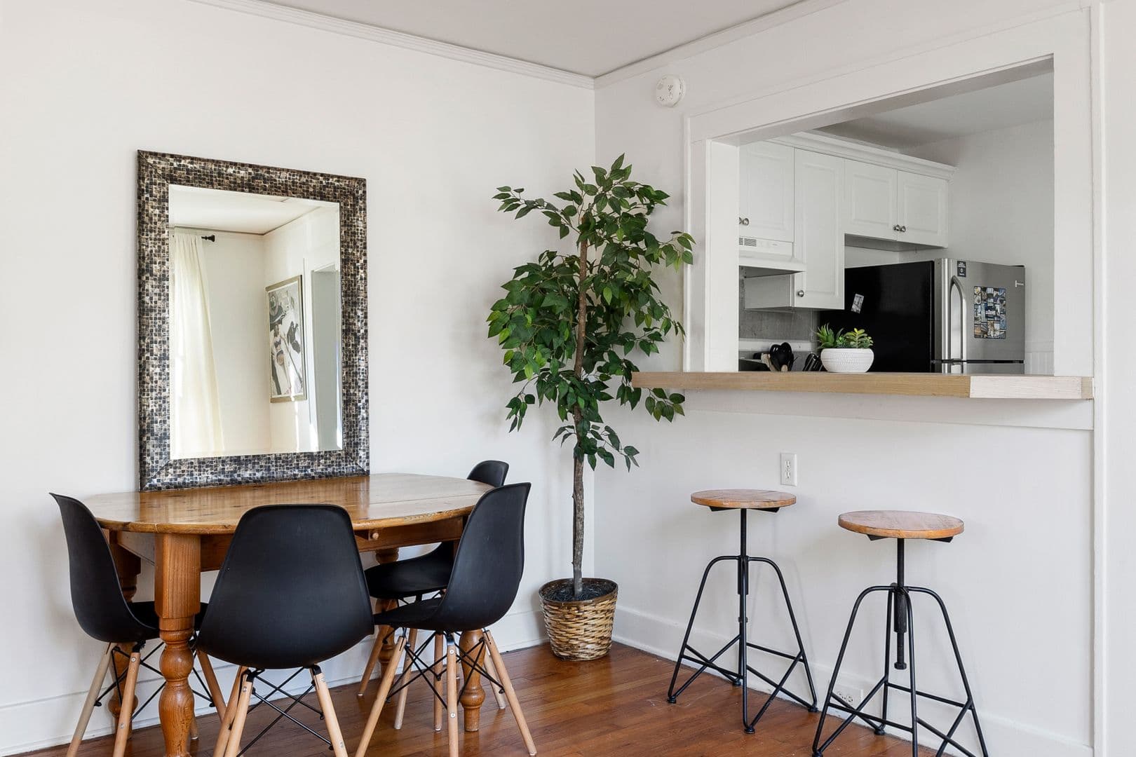 Charleston House: 20 Dunnemann Avenue