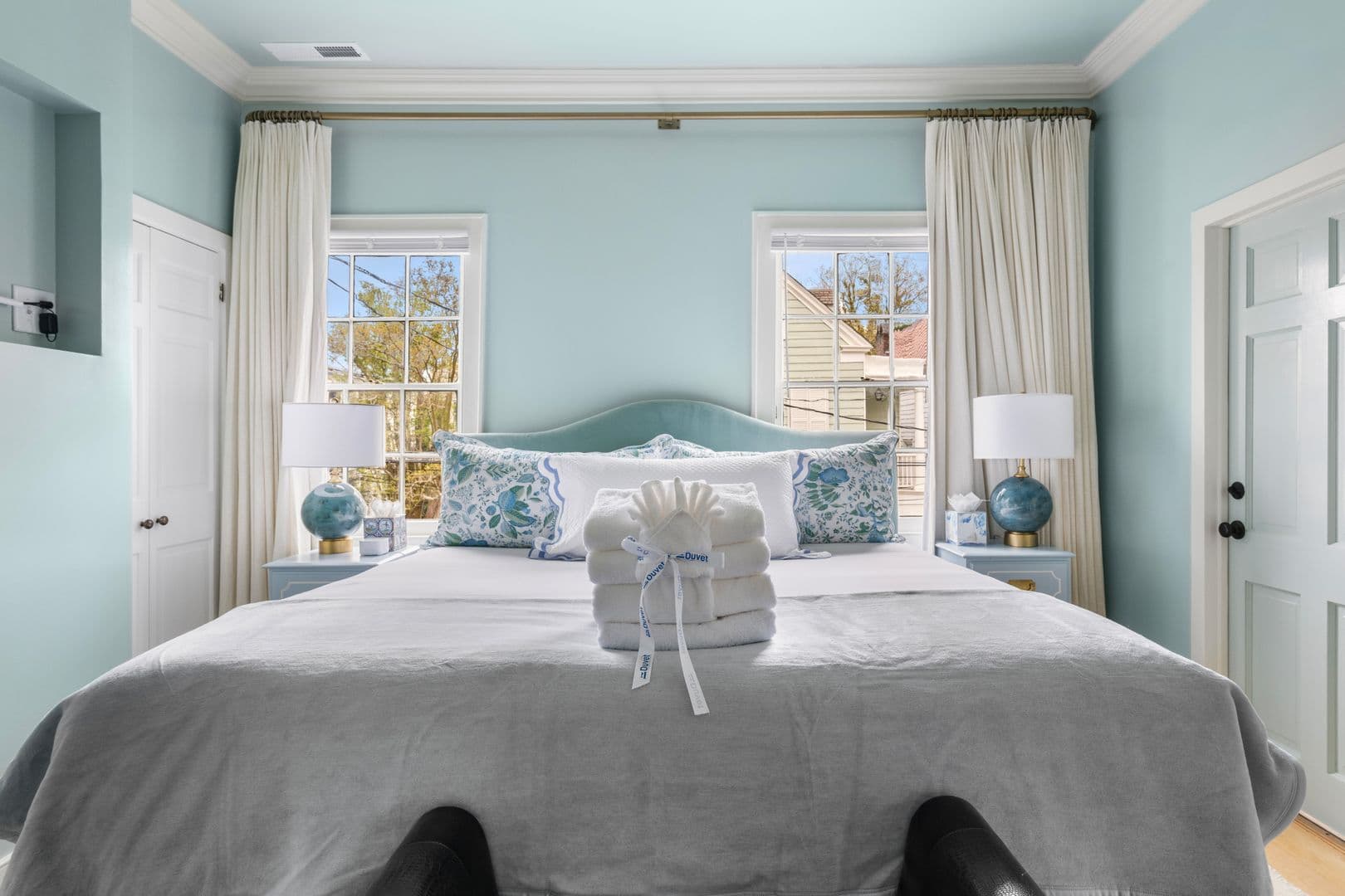 Charleston House: 21 Savage Street