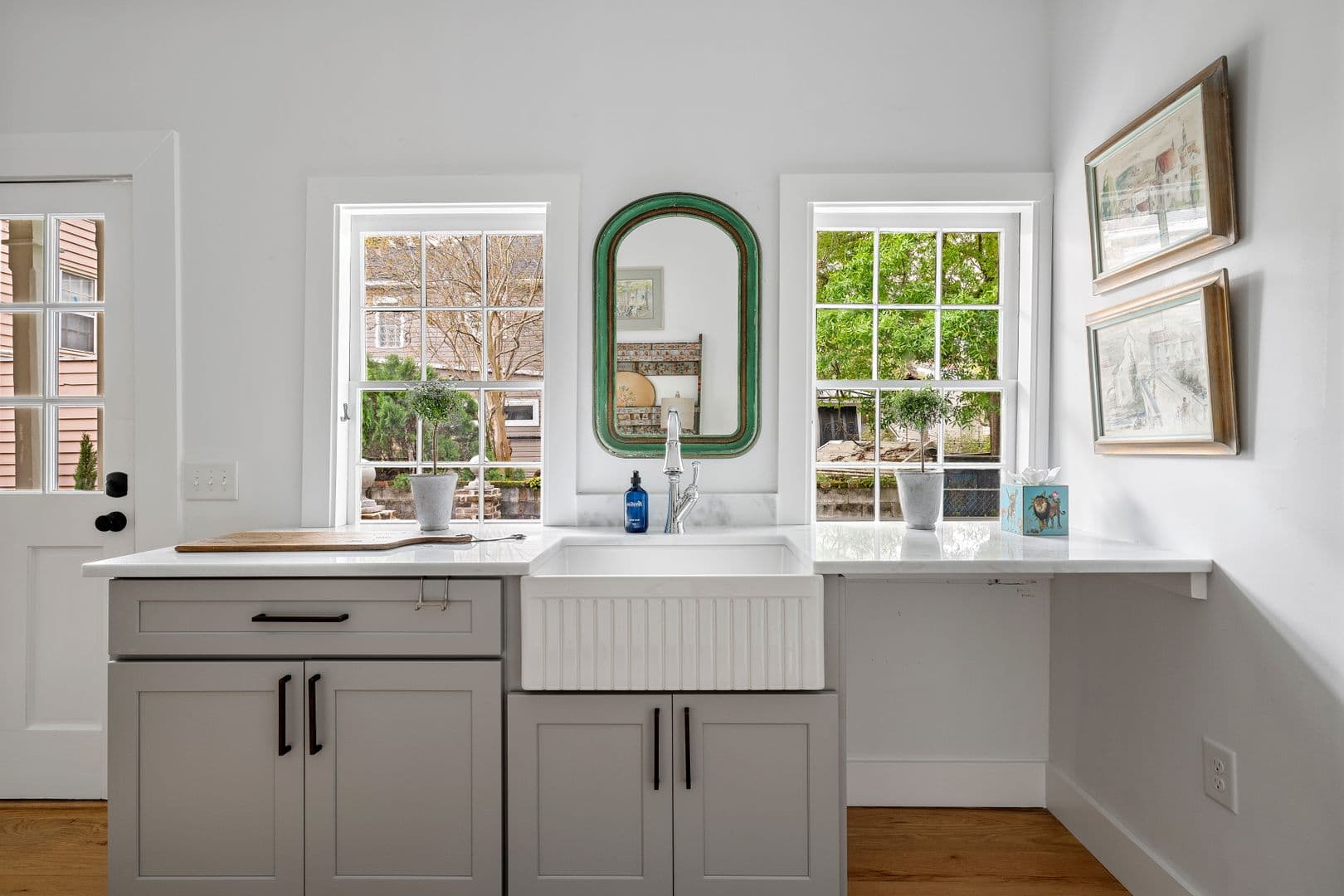 Charleston House: 21 Savage Street