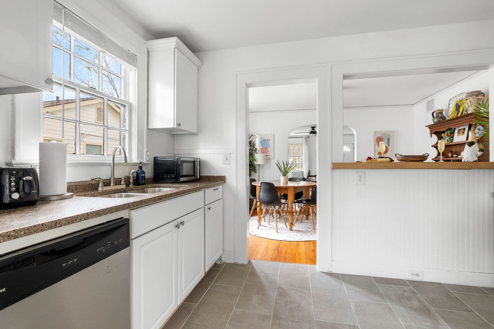 Charleston House: 20 Dunnemann Avenue