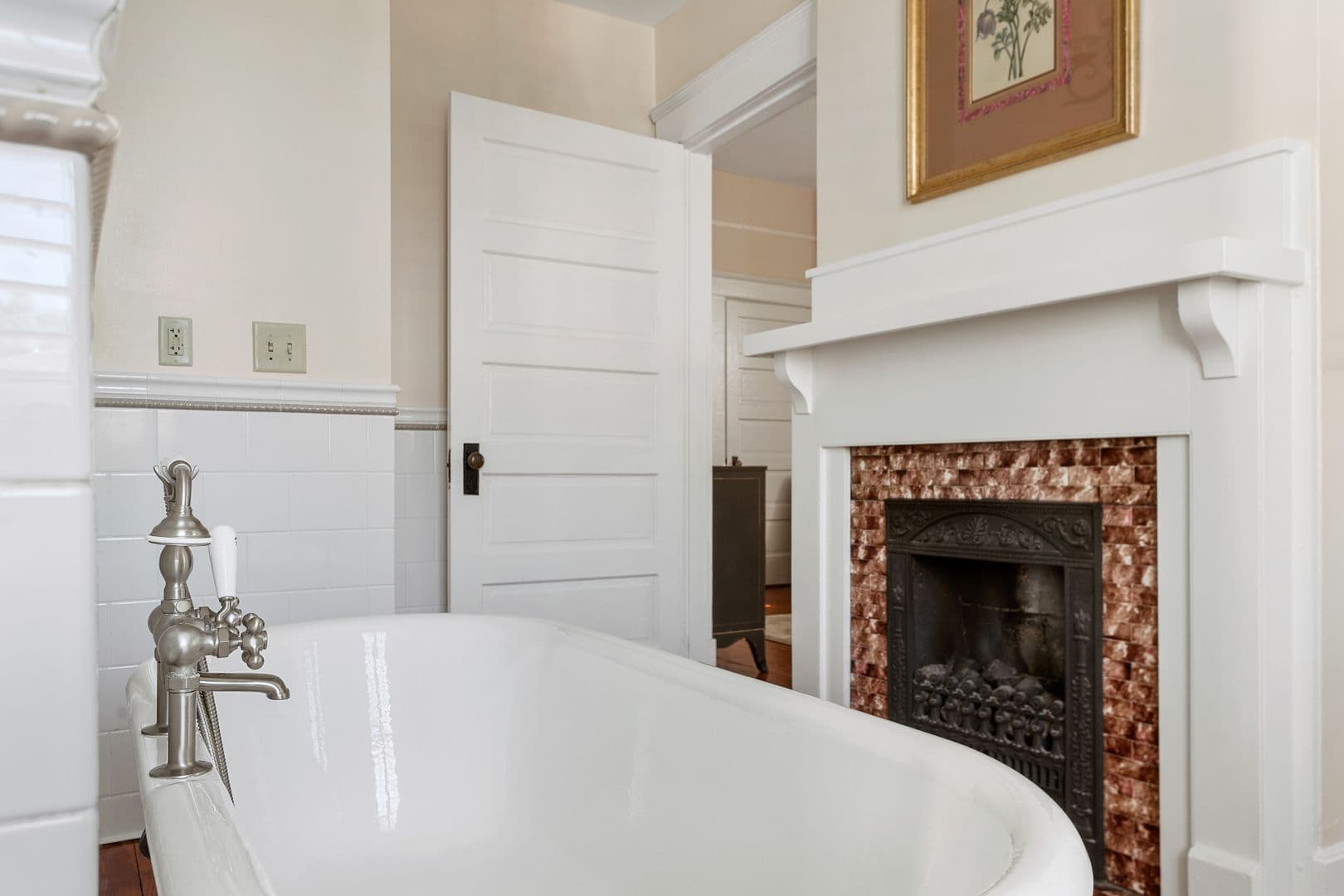 Charleston House: 5 Colonial Street
