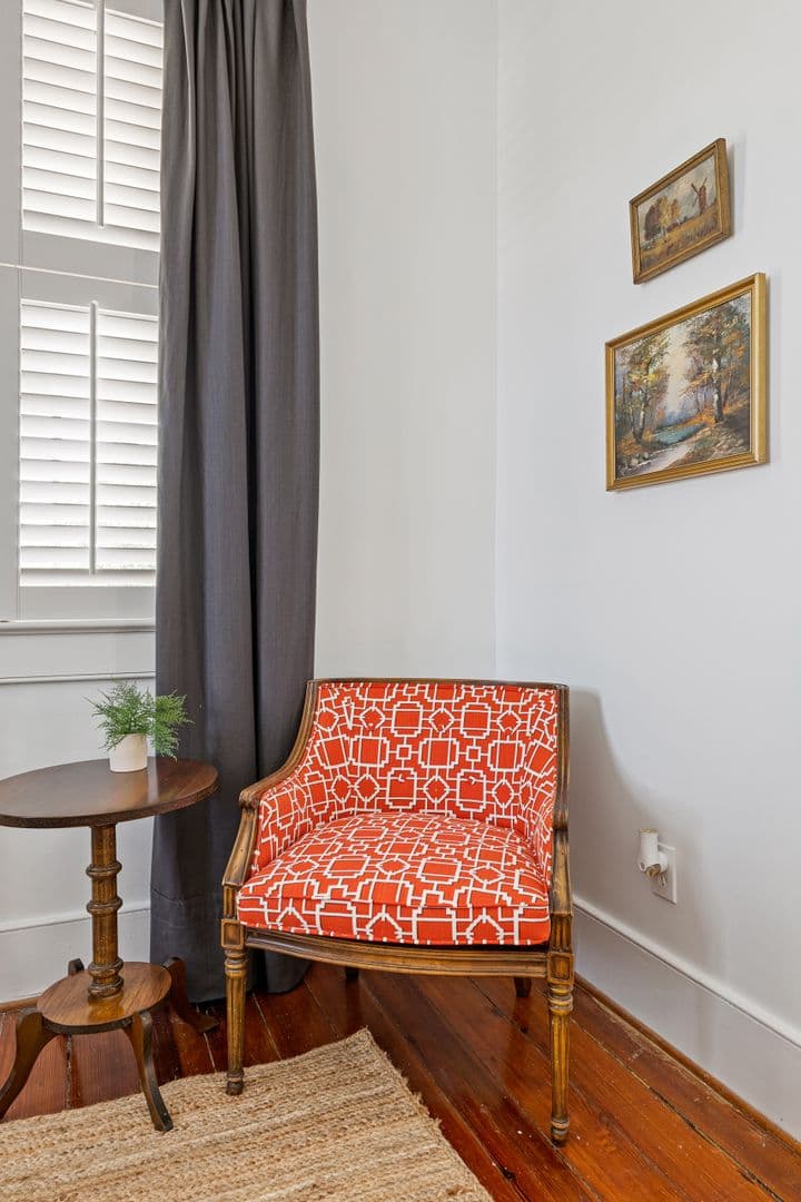 Charleston House: 123 Queen Street