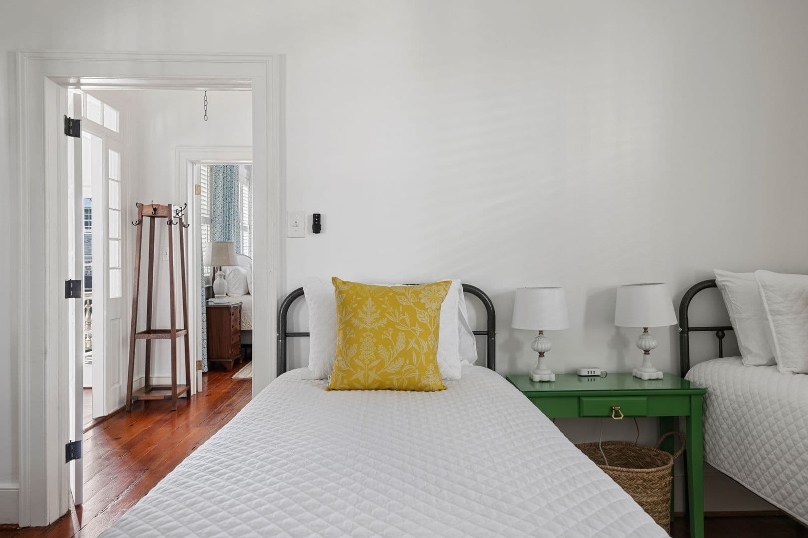 Charleston House: 123 Queen Street