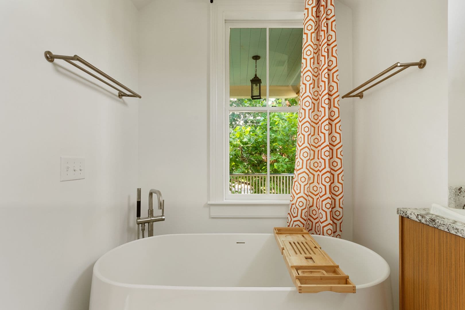 Charleston House: 94 Bogard Street
