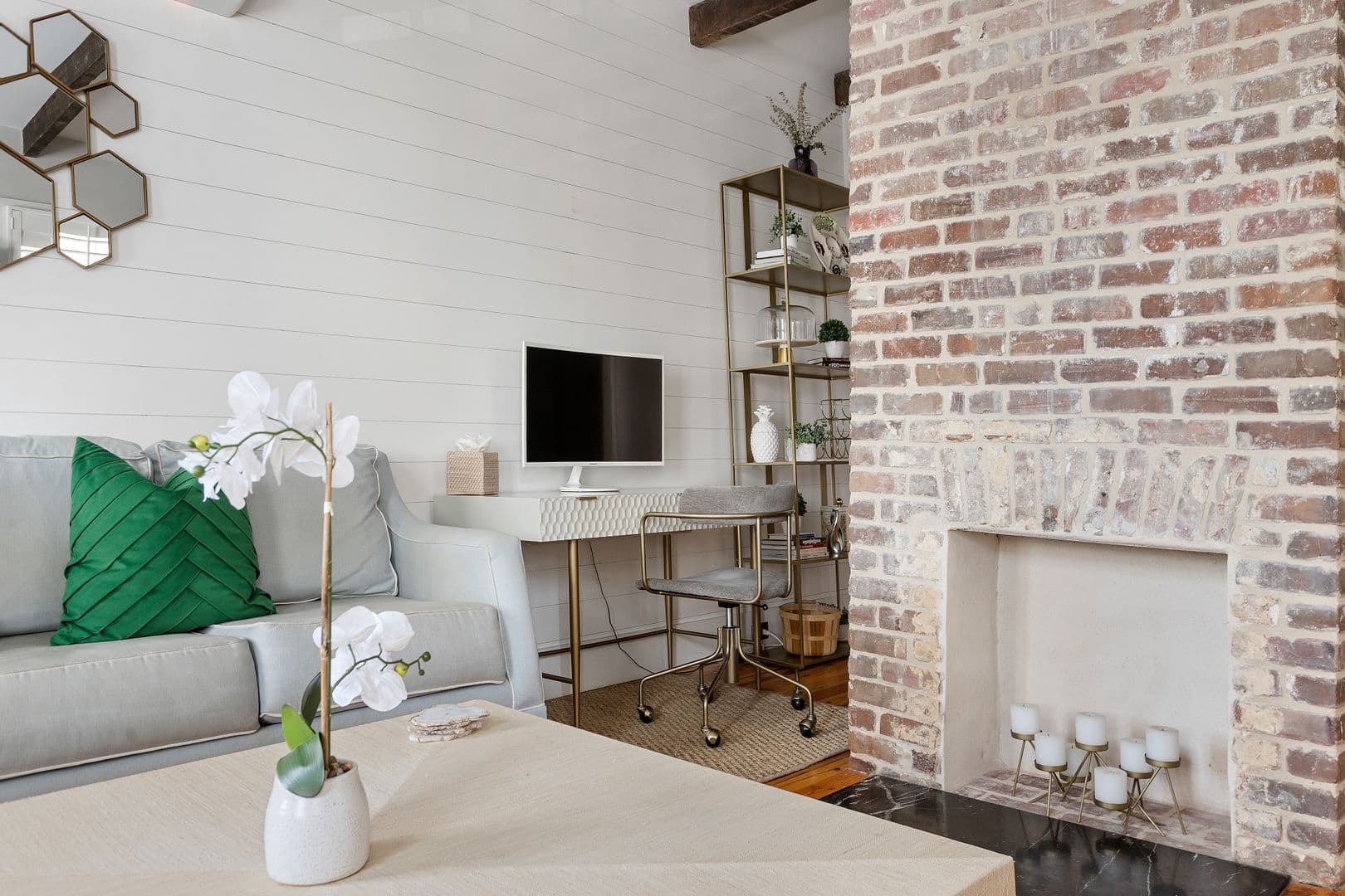 Charleston House: 10 Sires street