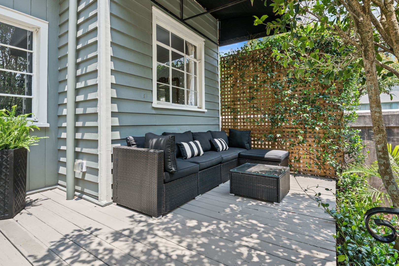 Charleston House: 123 Queen Street