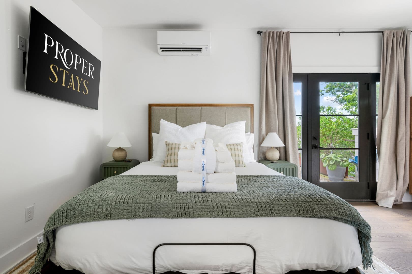 Charleston House: 7 Carrere Court