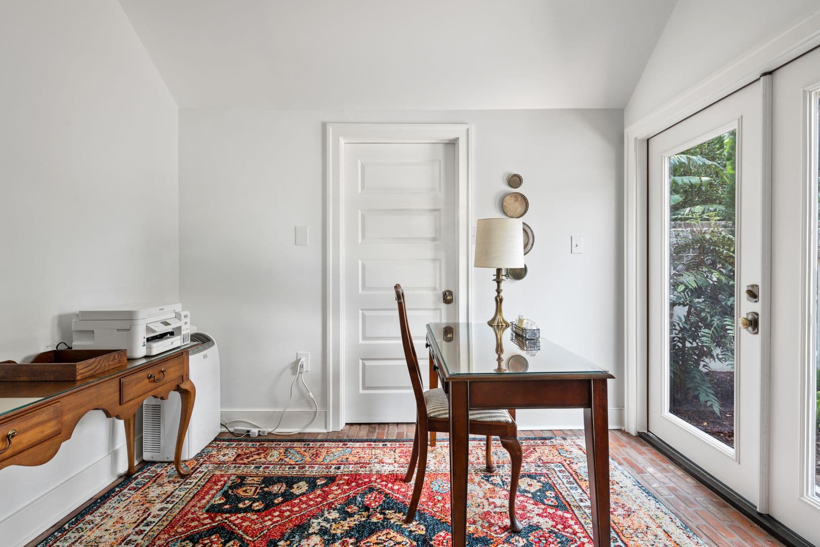 Charleston House: 123 Queen Street