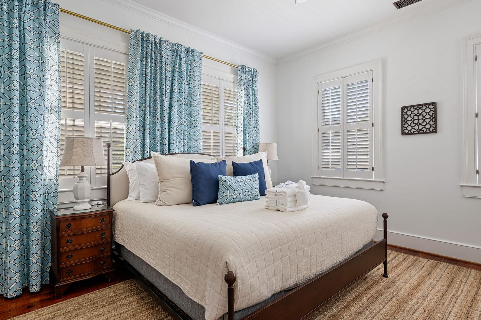 Charleston House: 123 Queen Street