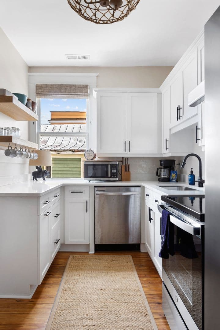Charleston House: 230 Rutledge Ave