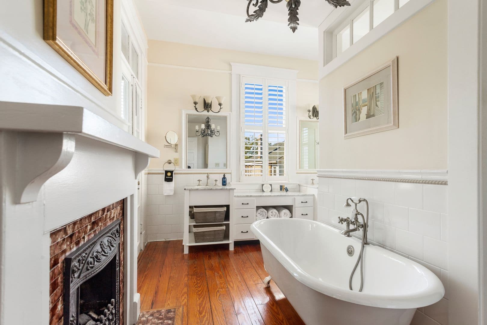 Charleston House: 5 Colonial Street