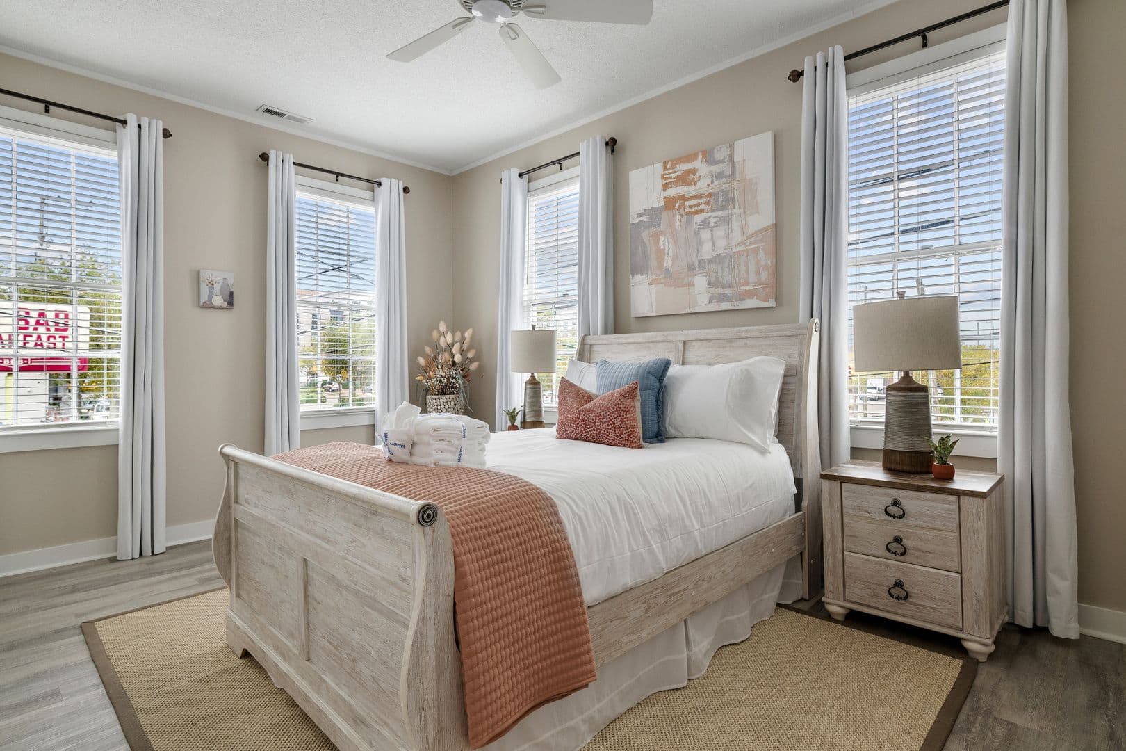 Charleston House: 460 Meeting Street