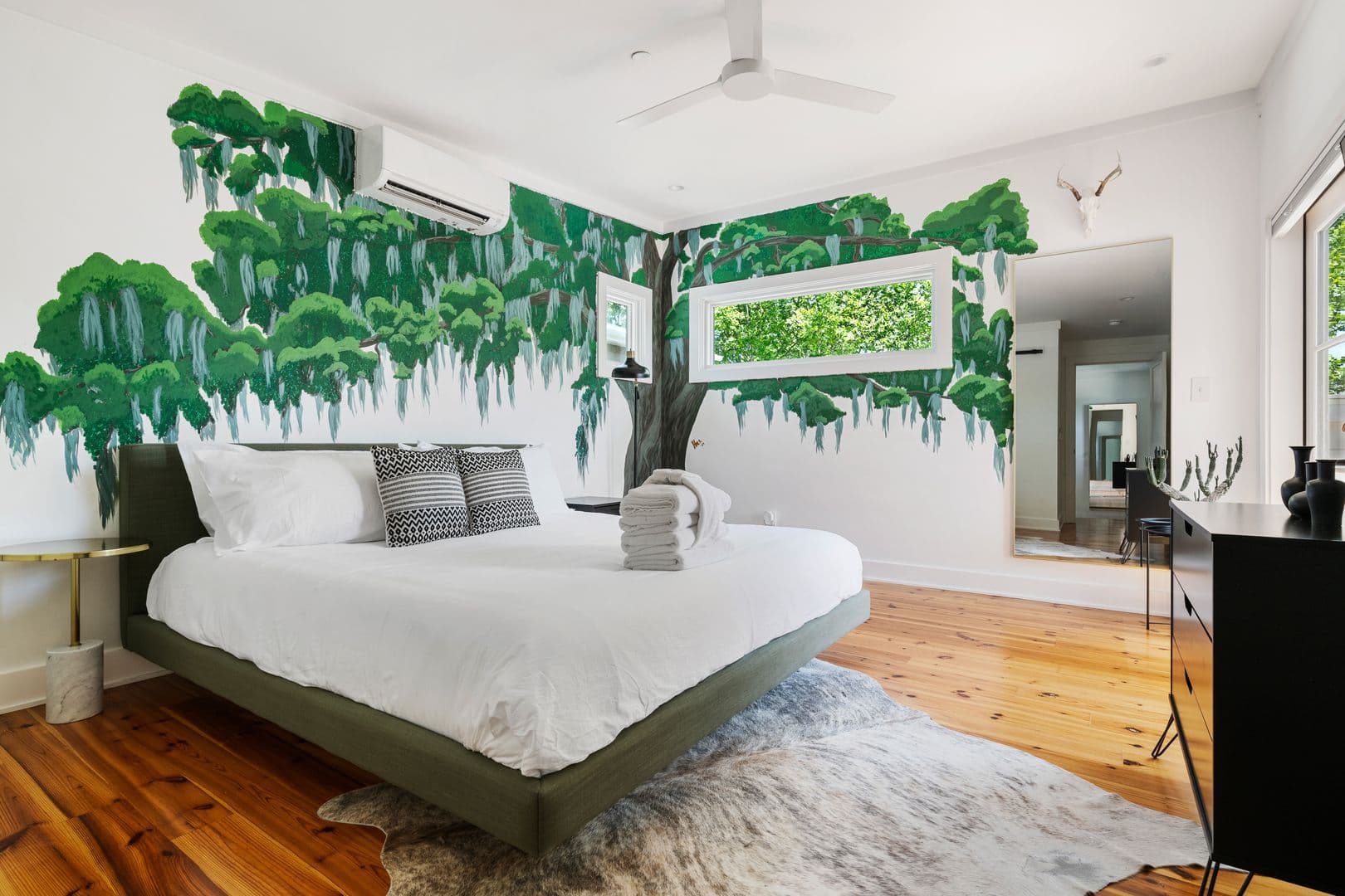 Charleston House: 3 Carrere Court